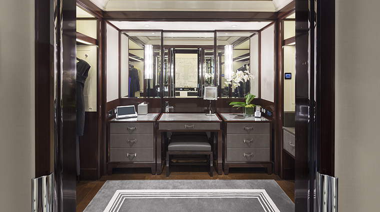 Property ThePeninsulaParis Hotel GuestroomSuite DressingRoom ThePeninsulaHotels